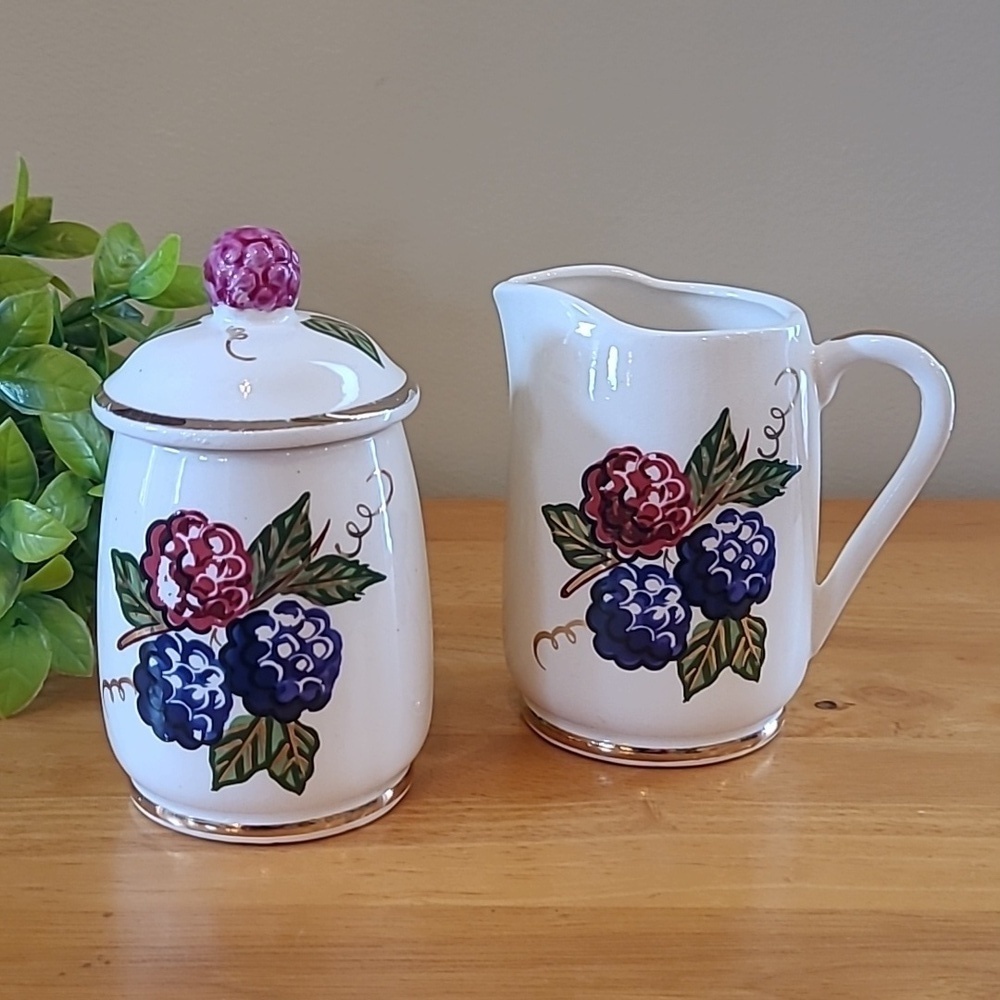 KNOTT'S BERRY FARM Buena Park California Handpainted Vintage Cream and Sugar Set